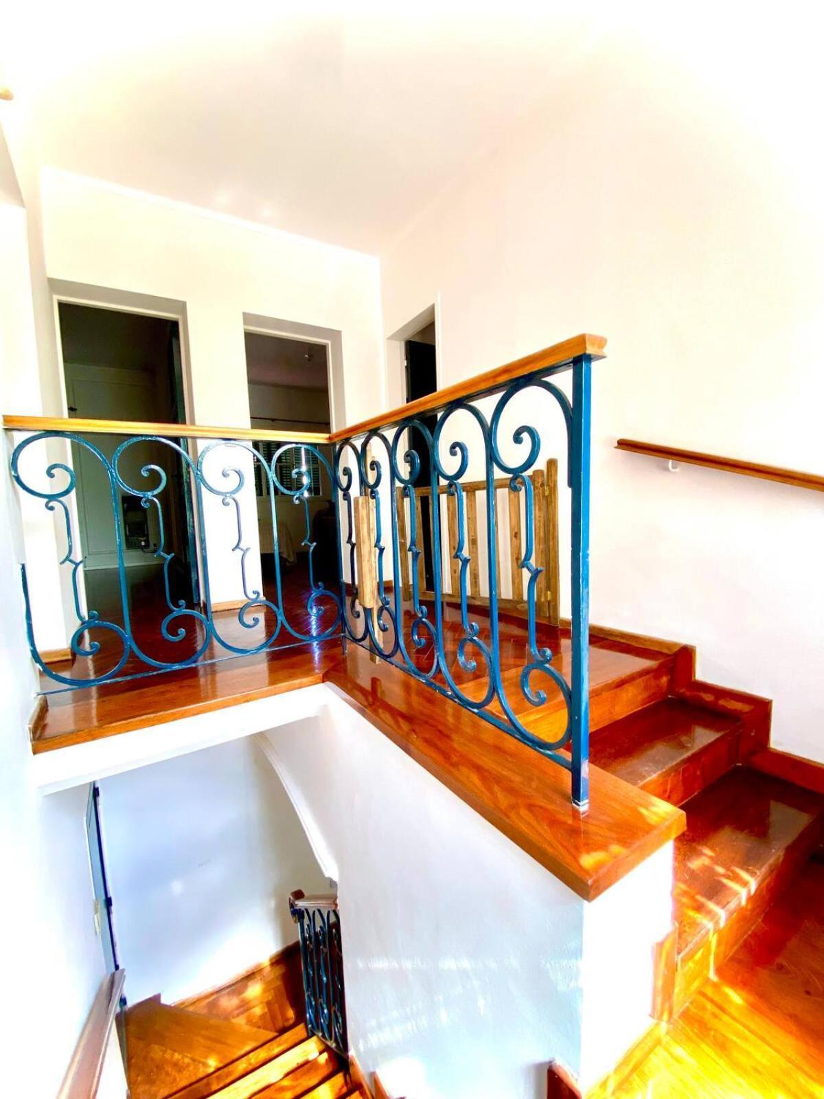 Lujosa Casa En *