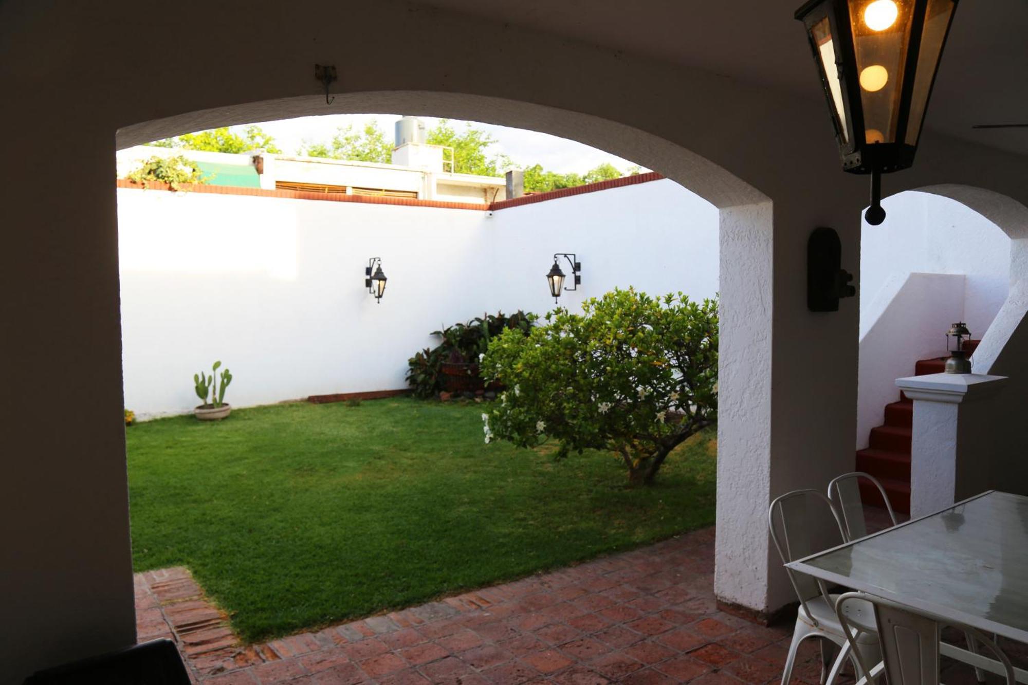 Lujosa Casa En *